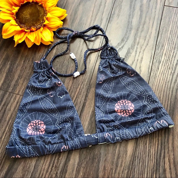 🦋B2G1🦋TAVIK LILY Yokota Floral Bikini Top NWT | MEDIUM | - Picture 2 of 11